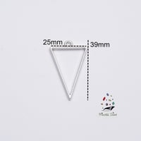 150 - تعليقة شكل مثلث لون فضي