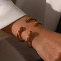 سوارة كف ملتوية