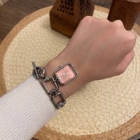 ساعة نسائية علي شكل قفل سيلفر