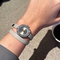 ساعة نسائية Everd جلد رمادي عقارب فضي