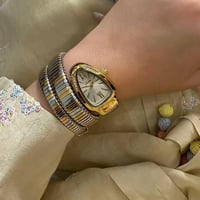 ساعة لفتين نسائية لونين