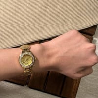 ساعة نسائية ذهبية بأسم المملكة العربية السعودية