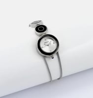 ساعة نسائية سوداء وفضية ماركة بروشا