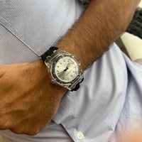 ساعة الارقام العربية اسود شفاف