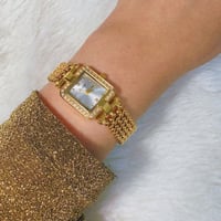 ساعة نسائية لون ذهبي