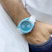 ساعات رجاليه كاجول سواتش أزرق فاتح وأبيض