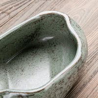 وعاء زهور من السيراميك المعتق