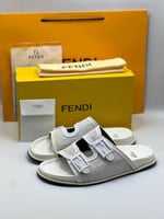 حذاء FENDI ابيض