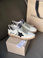 Golden Goose )