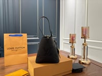 شنطه نسائيه Louis Vuitton