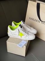 Golden Goose )