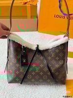 شنطه نسائيه—LV