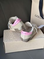 Golden Goose )
