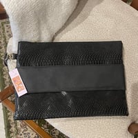 باوتش جلد اسود مع مسكه