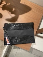 باوتش جلد اسود مع مسكه