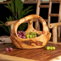 سلة خشبية أنيقة