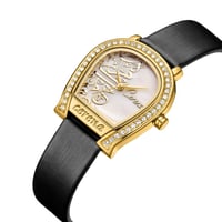 ساعة نسائية فاخرة بتصميم حدوة ذهبية من Cerena