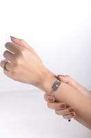 أسوارة نسائية لون فضي من لادون