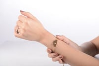 أسوارة نسائية لون ذهبي من لادون