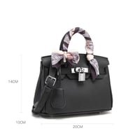 شنطة نسائية لون أسود من لادون