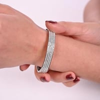 أسوارة نسائية لون فضي من لادون