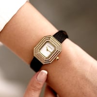 ساعة نسائية جلد لون أسود من لادون