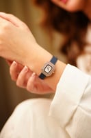 ساعة نسائية جلد لون أزرق من لادون