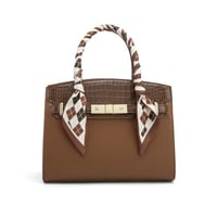 شنطة نسائية لون بني من لادون