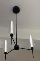 ثريا مودرن بثلاث لمبات – إنارة ليد صفراء – طول 1 م...