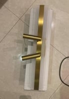 ابليك جداري ذهبي مودرن – تصميم مستطيل بثلاث إضاءات...