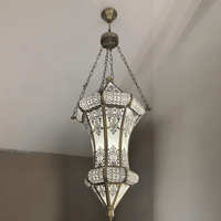 فانوس علاقي نحاسي للمداخل بزجاج أكريليك – آرت الأض...