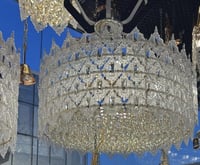 ثرية كريستال فاخرة مودرن بإطار ذهبي — متوفرة بعدة...