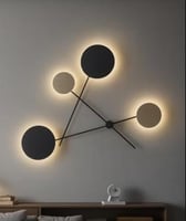 ابليك جداري مودرن – تصميم هندسي فني – 3 ألوان إضاء...