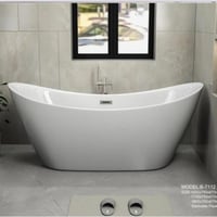 بانيو كلاسيكي ابيض فوق البلاط