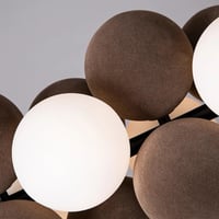 ثريات سقف بني بتصميم عصري