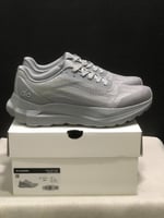 alo yoga runner gray