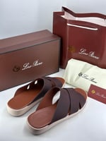 صندل "Palm" من لورو بيانا بني غامق