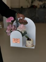 ستاند كيكة و ورد طبيعي