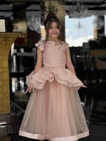 أناقه فاخره للمناسبات باللون المشمشي