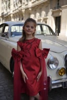 أناقه فاخره بالأحمر الكلاسيكي