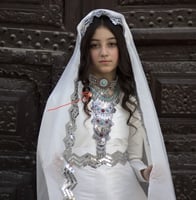 عقد تراثي من قطعه واحده