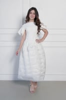 فستان باللون العاجي الكريمي