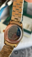 ‏ساعة رولكس نسائية لون ذهبي مع الملحقات