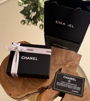 سلسال مع حلق شانيل شامل الملحقات