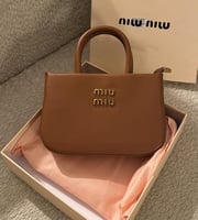 شنطة براند MIU MIU