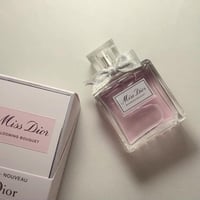 مس ديور بلومينق بوكيه