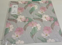 أوراق تغليف هدايا مشجر مربع