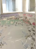 أوراق تغليف هدايا مشجر مربع