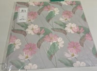 أوراق تغليف هدايا مشجر مربع