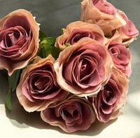 بنش جوري ورد صناعي 9 وردات